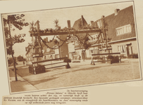 873210 Afbeelding van de erepoort opgesteld in de St. Josephlaan te Zuilen, ter gegelegenheid van het 5-jarig bestaan ...